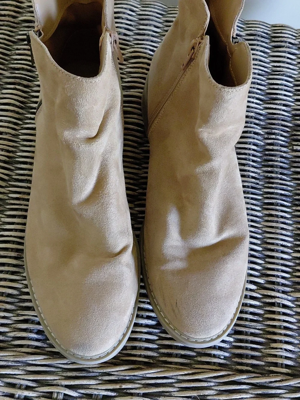 Universal Thread Booties - Picture 15 of 16